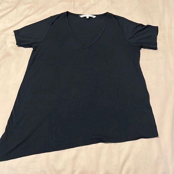 Rachel Roy cute szS black SS angled hem tshirt w/shoulder slits GUC - Picture 2 of 11